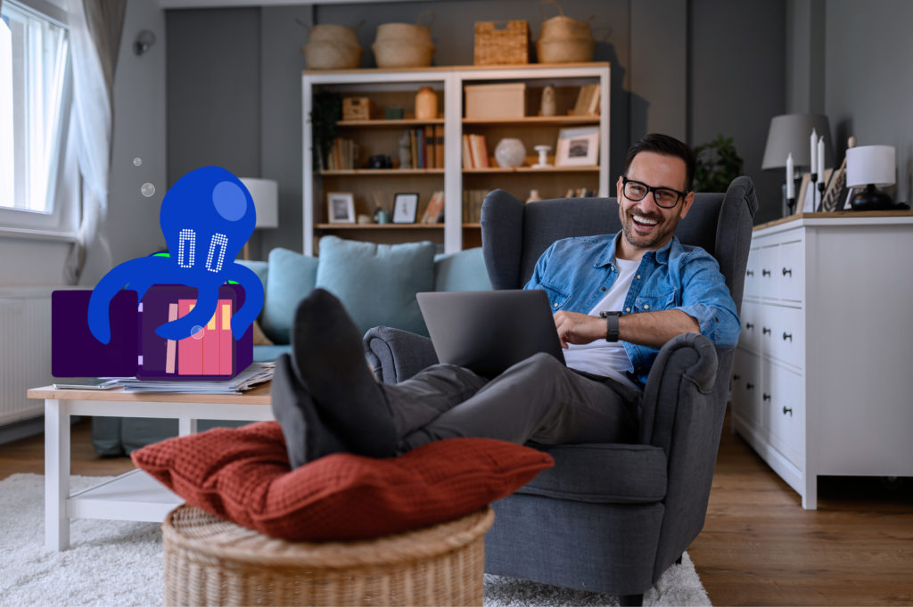 lachende zakenman aan het werk terwijl doctopus zich over zijn documenten bekommert